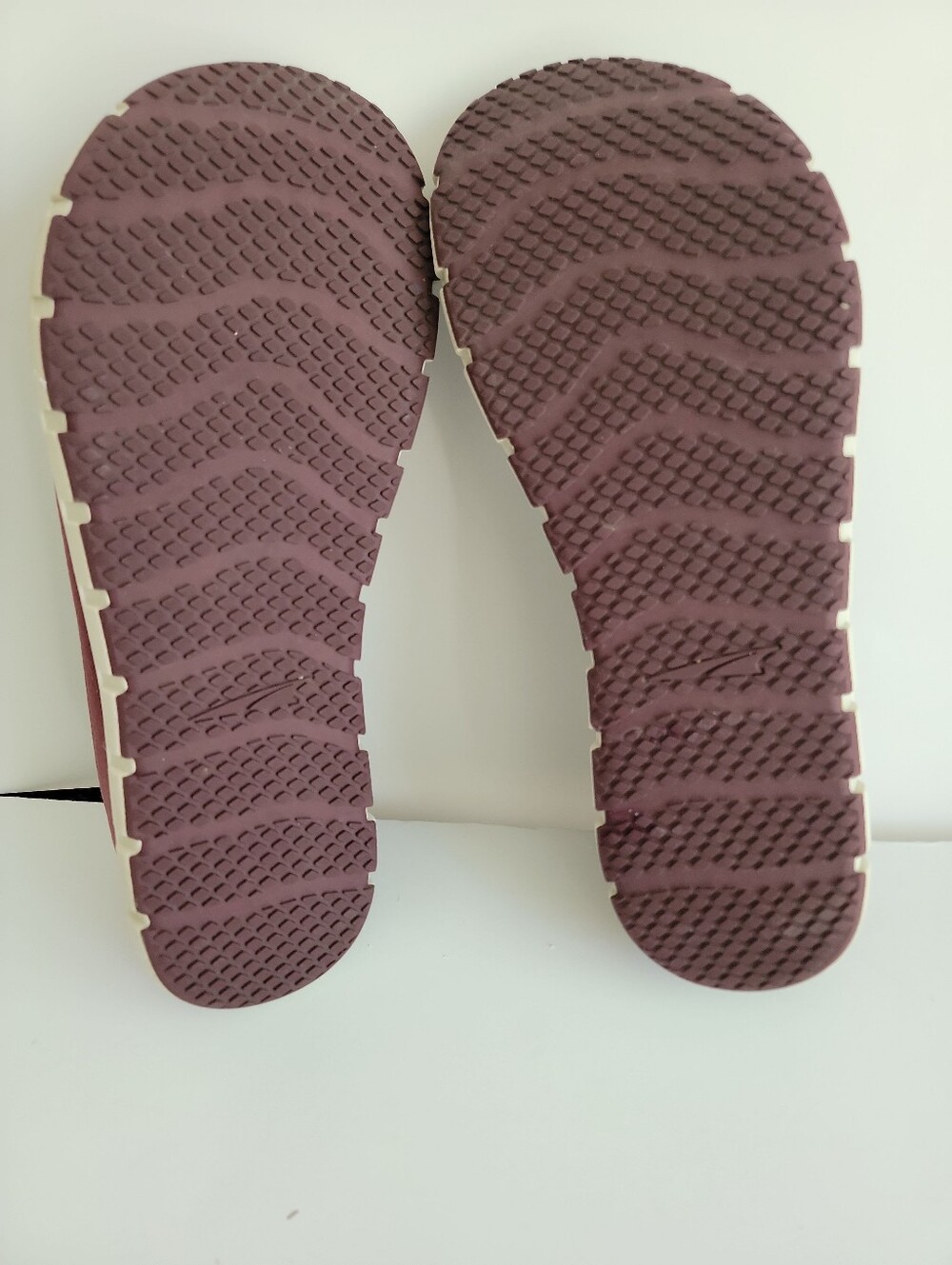 Altra Men's Knit Sneakers - Burgundy with White Sole 9.5 - Picture 8 of 11